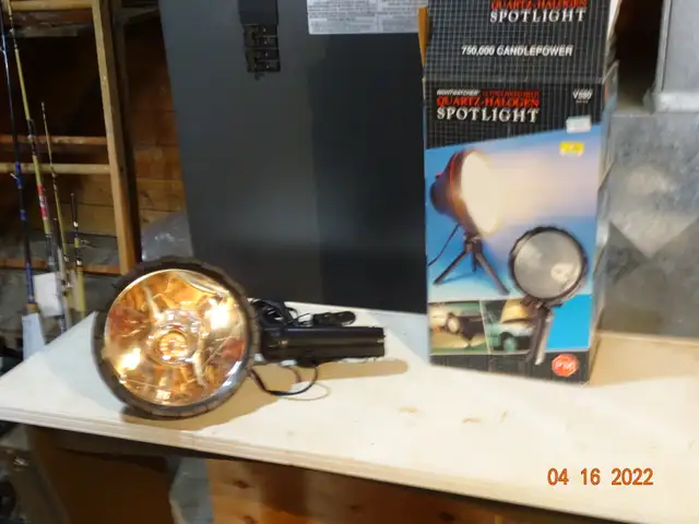 Automotive Quartz/Halogen 750,000 Candlepower Spotlight.