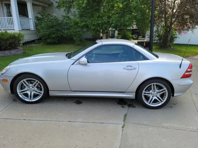 2004 Mercedes-Benz SLK Convertible in Pristine Condition!