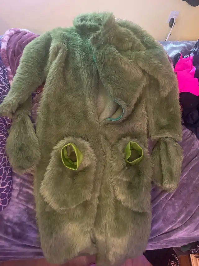 green suit(grinch)