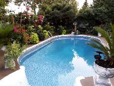 Private quiet queensize room is 3000 sq foot home Traf /upper mi