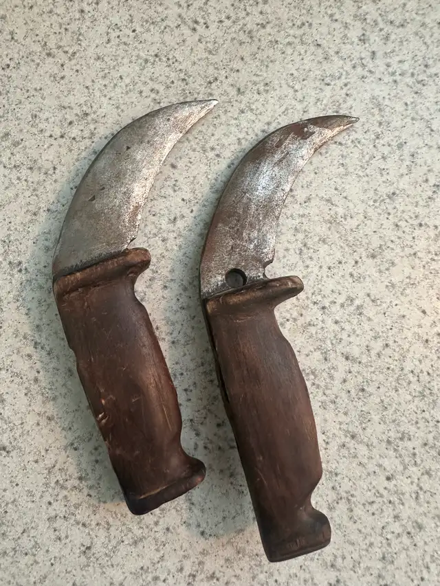 Vintage wood handle leather/linoleum/carpet cutters