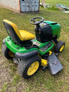 John Deere L120 Riding Mower - Photo 2