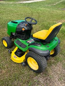 John Deere L120 Riding Mower - Photo 3
