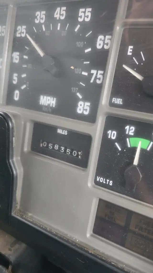2002 INTERNATIONAL MODEL 4900
