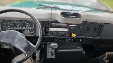 2002 INTERNATIONAL MODEL 4900 - Photo 2