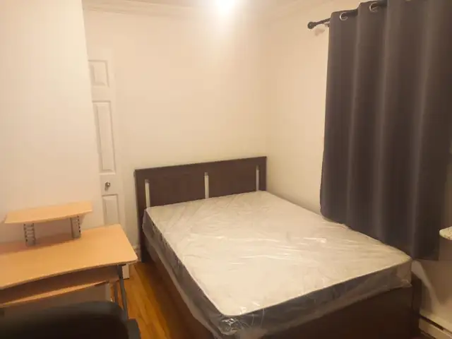 Grande chambre meublée a louer a 550$