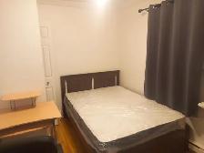 Grande chambre meublée a louer a 550$