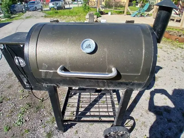 PIT BOSS SMOKER