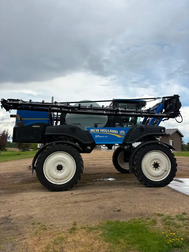 New Holland SP240XP High Clr Sprayer