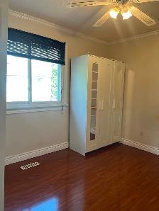 Beautiful private bedroom on main floor - Photo 2