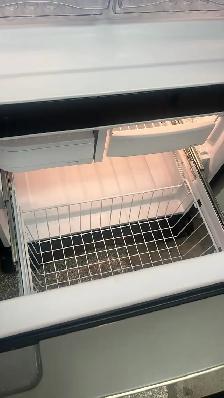 Like New GE 30" Bottom Freezer Refrigerator-30-Day Warranty - Photo 6