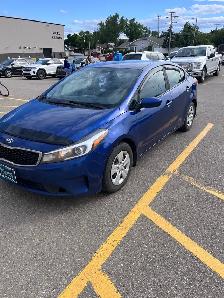2017 Kia Forte - Photo 2
