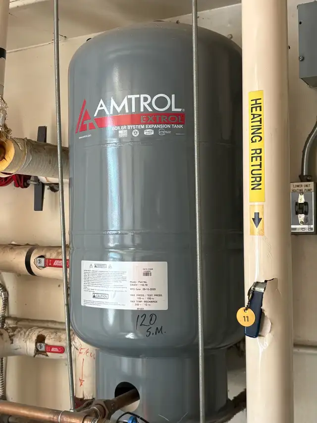Hydronic Expansion Tanks - Lot of 30 - Amtrol & Flexcon