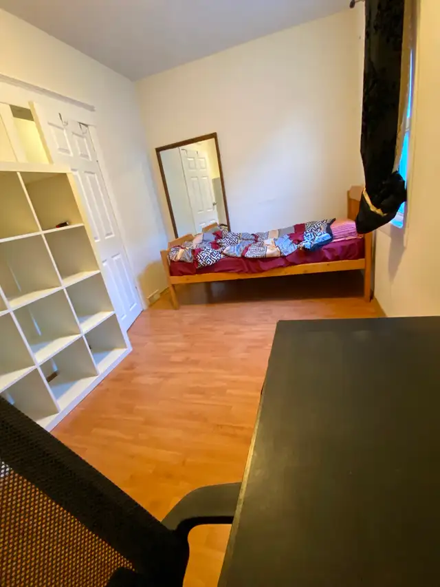 Cozy room in eastyork available from Aug 1st ,$850/month