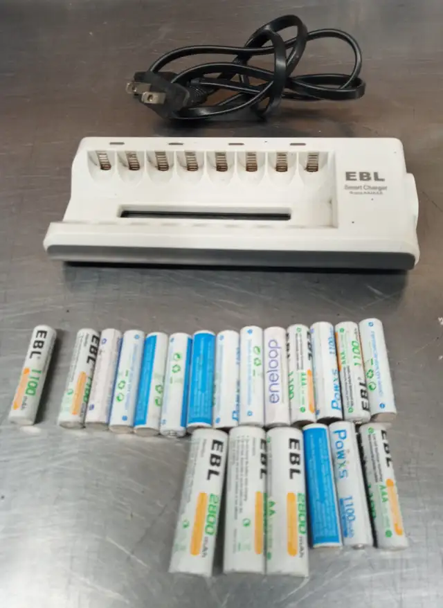 EBL AA AAA BATTERY CHARGER WITH LOT OF BATTERIES  LITTLE USE