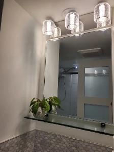 Luxury Bachelor Apartment Bordering Directly Over High Park. - Photo 2