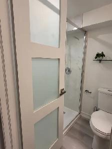Luxury Bachelor Apartment Bordering Directly Over High Park. - Photo 4