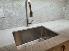 Luxury Bachelor Apartment Bordering Directly Over High Park. - Photo 5