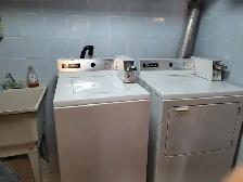 Luxury Bachelor Apartment Bordering Directly Over High Park. - Photo 9