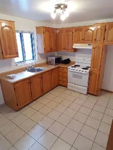 3 ½ avec électros. 1 245$. Prês métro
