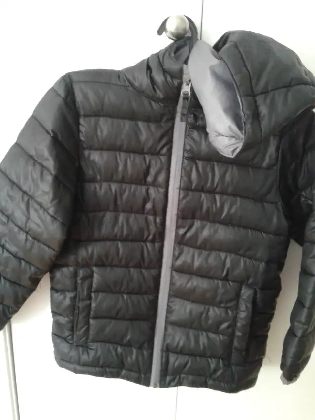 Manteau coupe vent matelassé grandeur 6 enfant