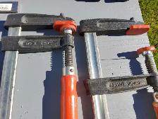 Assortment of 12 lightly used wood clamps - Photo 3