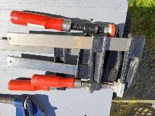 Assortment of 12 lightly used wood clamps - Photo 5