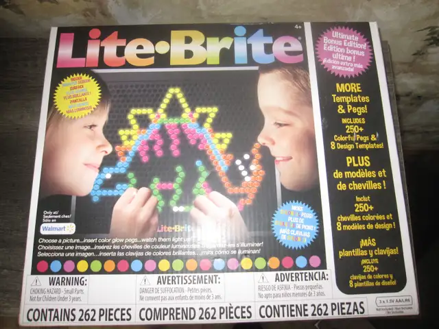 BRAND NEW 262 PIECE LITE BRITE ULTIMATE BONUS EDTITION