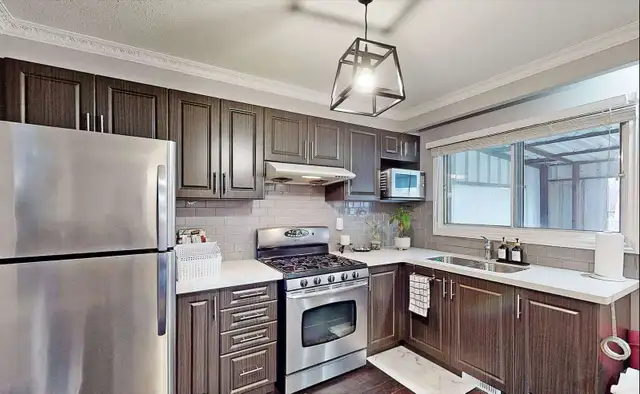 1 Bed, 1 Bath - Beautiful and Bright