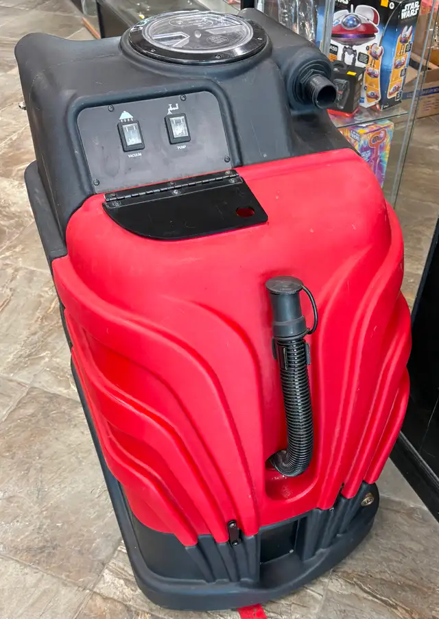 Sanitaire Steaming Carpet Extractor / Cleaner LIKE NEW