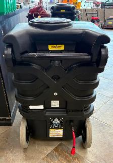 Sanitaire Steaming Carpet Extractor / Cleaner LIKE NEW - Photo 3