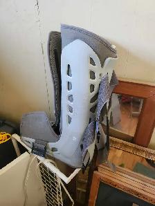 large air cast - Photo 3
