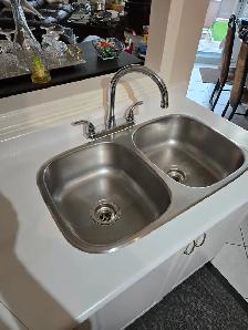 KITCHEN AND BATHROOM SINKS AND FAUCETS FOR SALE