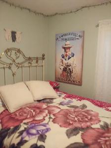 Antique 'double' bed frame.  Beautiful condition. - Photo 2