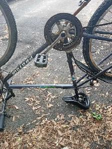 vélo à vendre rapidement et urgent et à faire réparer