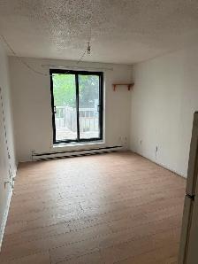 A Ahuntsic - 1 1/2 à louer - disponible tout de suite