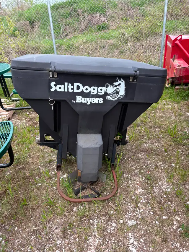Salt dog, bumper hitch mounter spreader