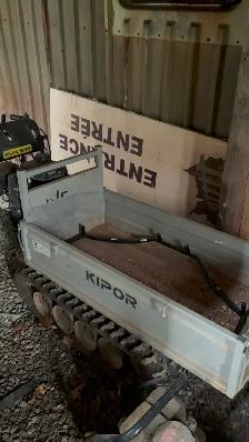 Self propelled wheelbarrow, manual tipping.