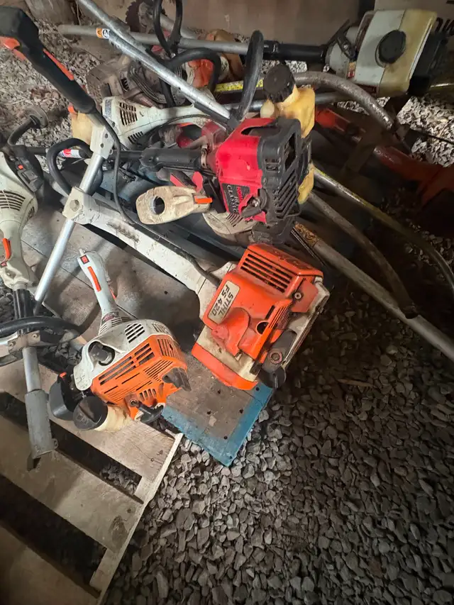 Skid of assorted trimmers for parts/repair