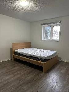 Freshly painted, 2 Bedroom Duplex apt. No Carpet with 2 outdoor - Photo 4