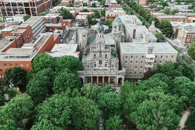 Location de bureaux pour OBNL - Mile-End, bâtiment patrimonial