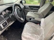 Dodge Caravan - Photo 3