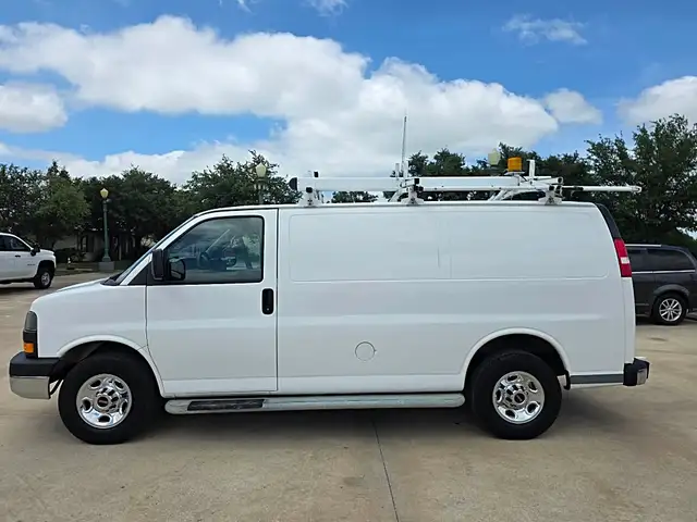 2016 GMC Savana Cargo Van 2500 ONLY 60,000KM-LADDER RACKS-SHELVE