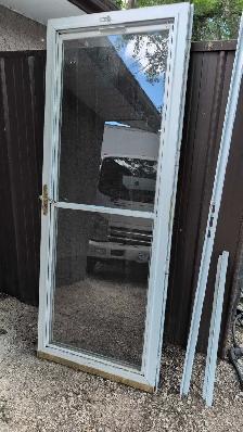 32' aluminum Storm door with top and bottom screen - Photo 3