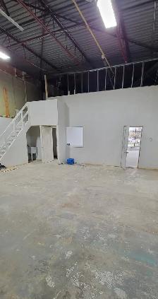 Commercial/Industrial Office/Showroom Space for Lease 1765 sq.ft - Photo 4