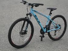 ALUMINUM 27.5' GT PRO SERIES 24 SPD, DISC BRAKES & SUSPENSION!