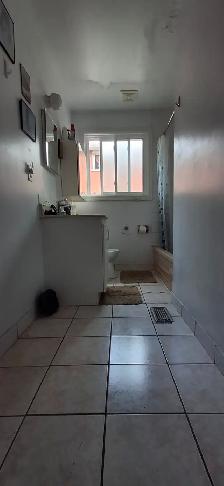 One Large Room (165 sqf) on the First Floor – $799 All-Inclusive - Photo 4