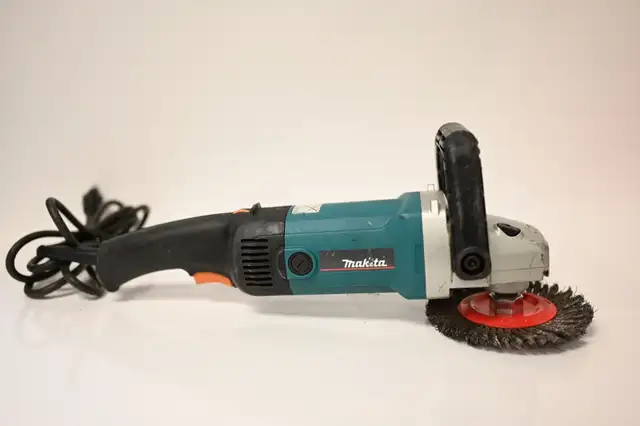 Grinder Makita 7' Angle Grinder USED in working condition