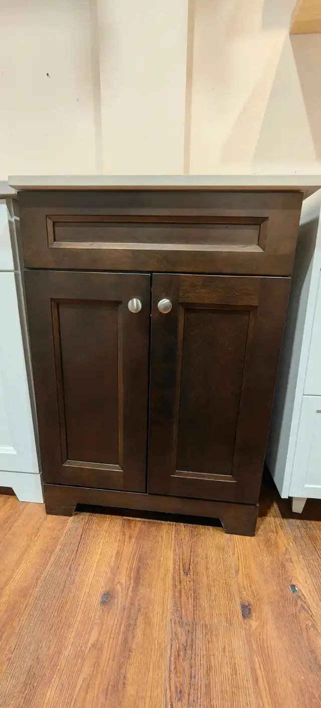 ⭐Clearance Sale⭐Floor model 24' vanity with countertop