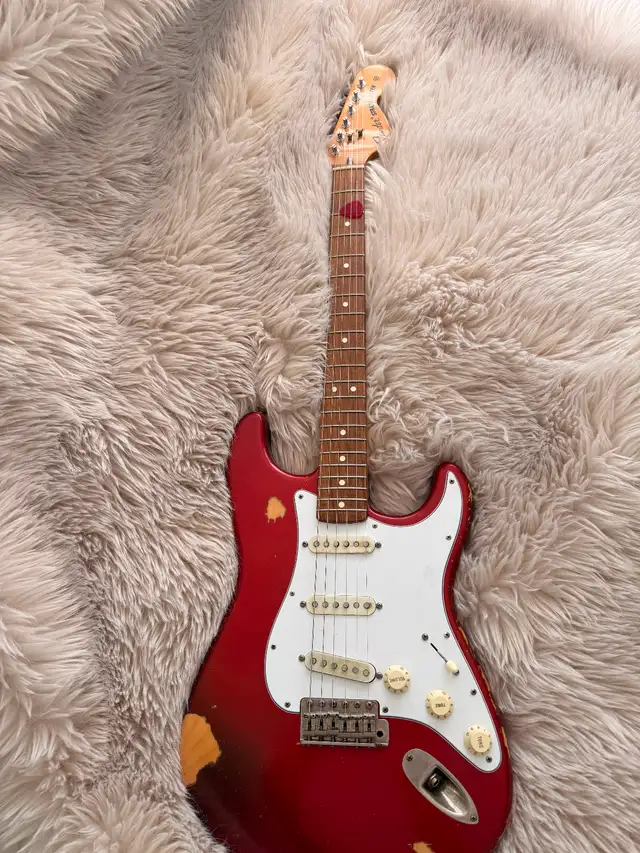 PRICED TO MOVE Fender vintage Strat body circa ‘89 parts guitar